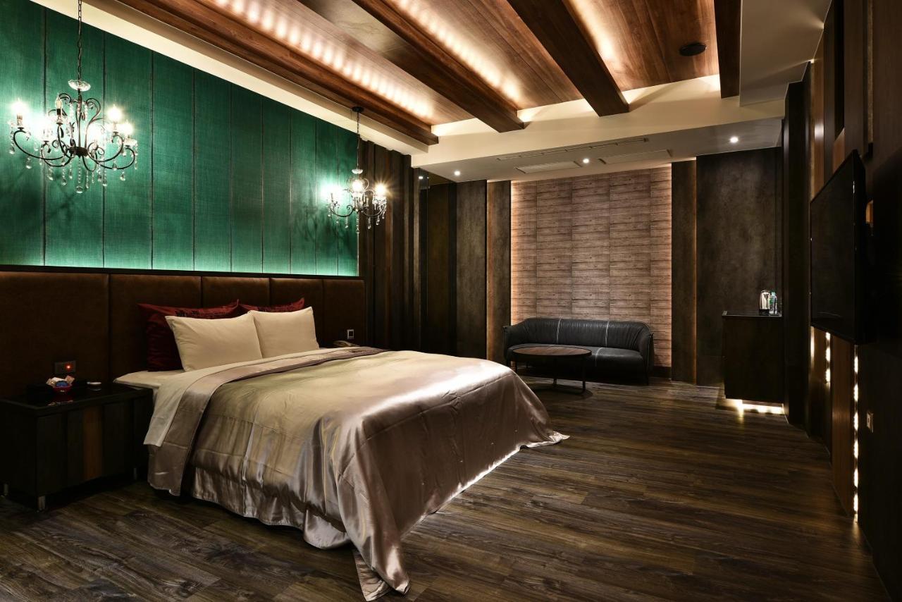 Venice Motel Taichung Exterior photo