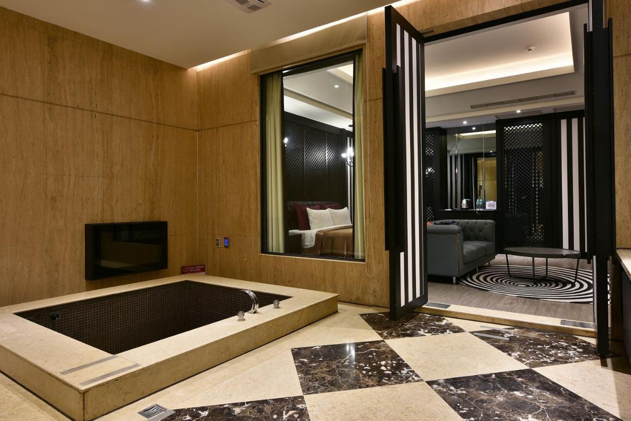 Venice Motel Taichung Exterior photo