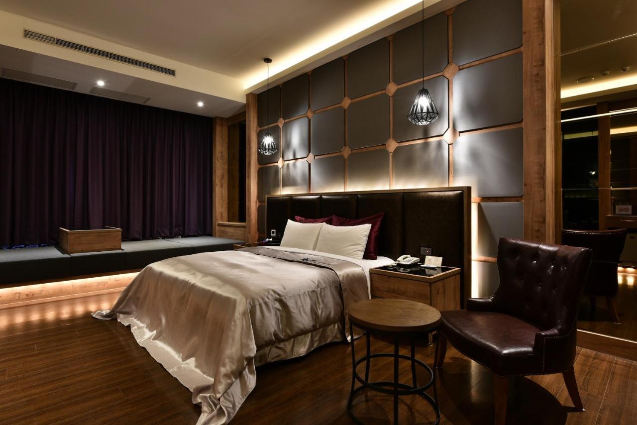 Venice Motel Taichung Exterior photo