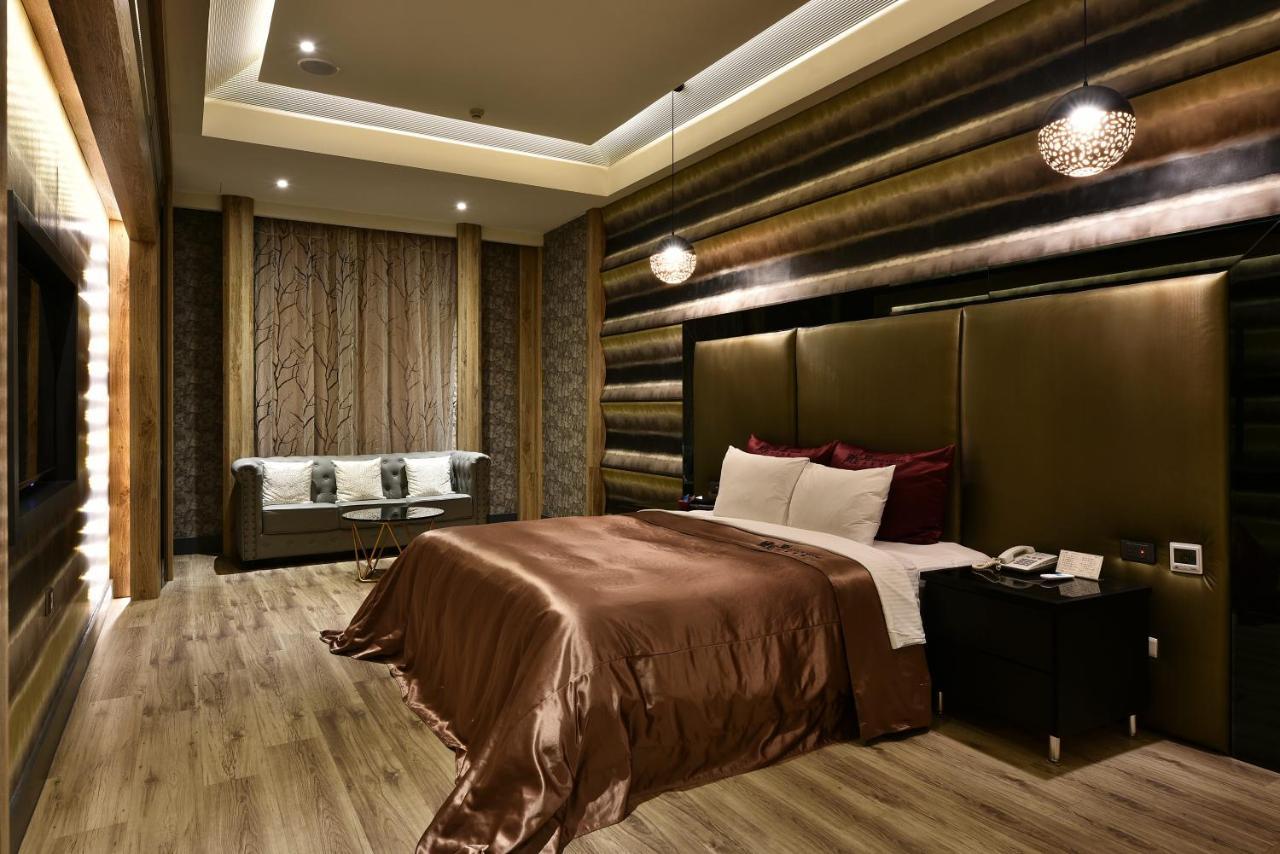Venice Motel Taichung Exterior photo