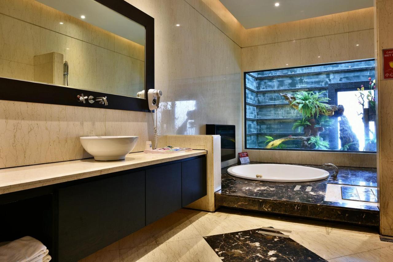 Venice Motel Taichung Exterior photo