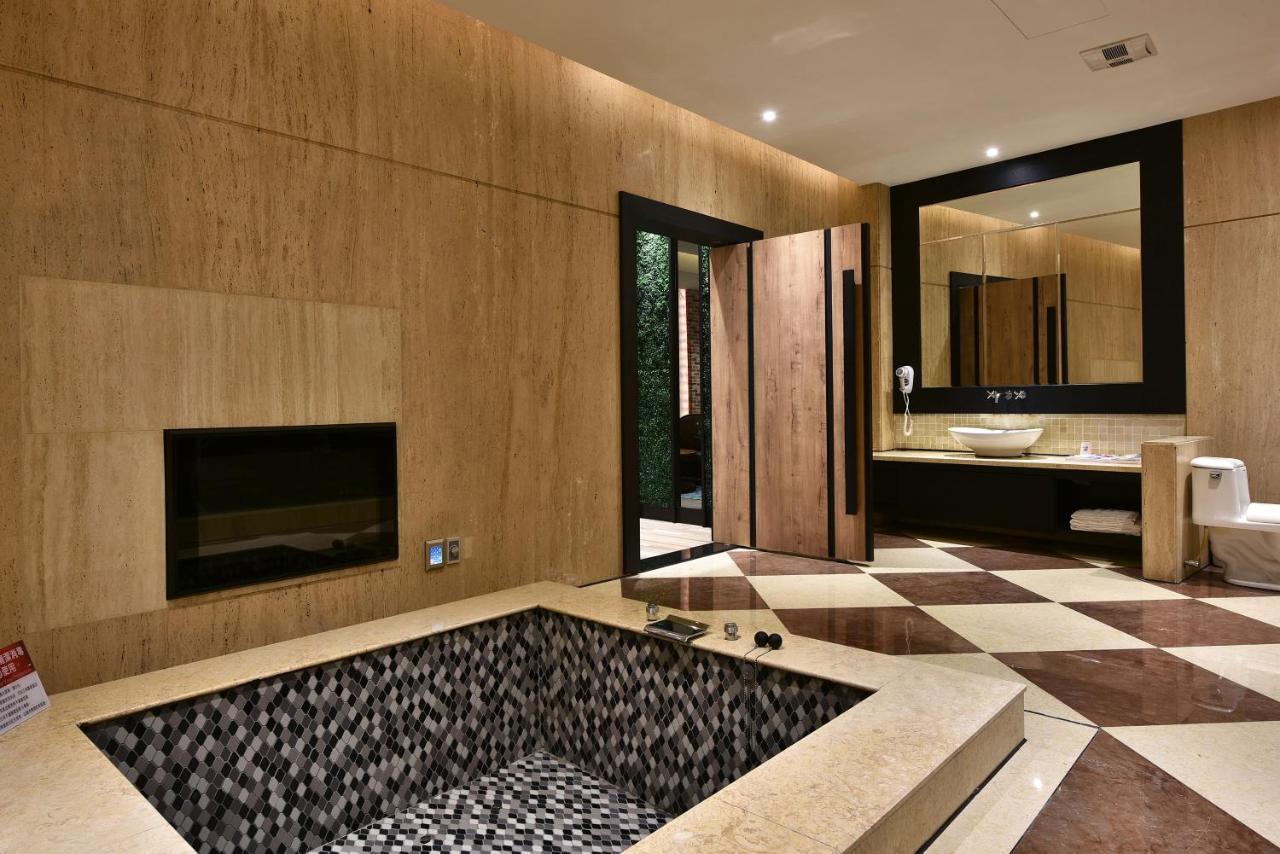 Venice Motel Taichung Exterior photo