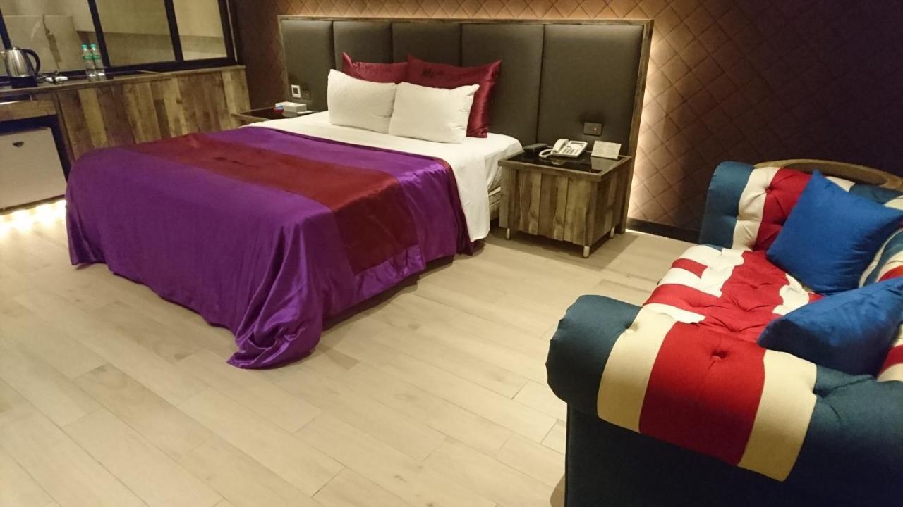 Venice Motel Taichung Exterior photo