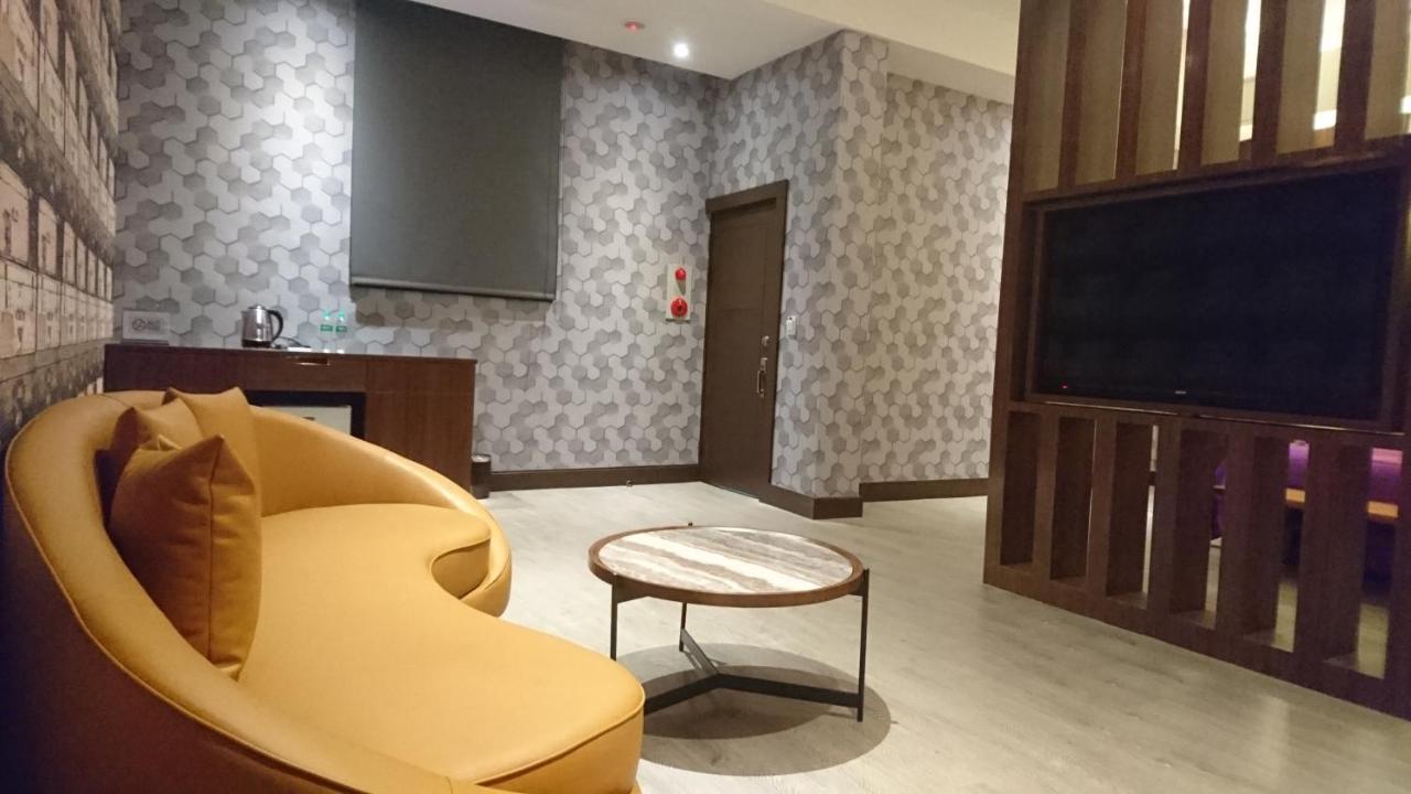 Venice Motel Taichung Exterior photo