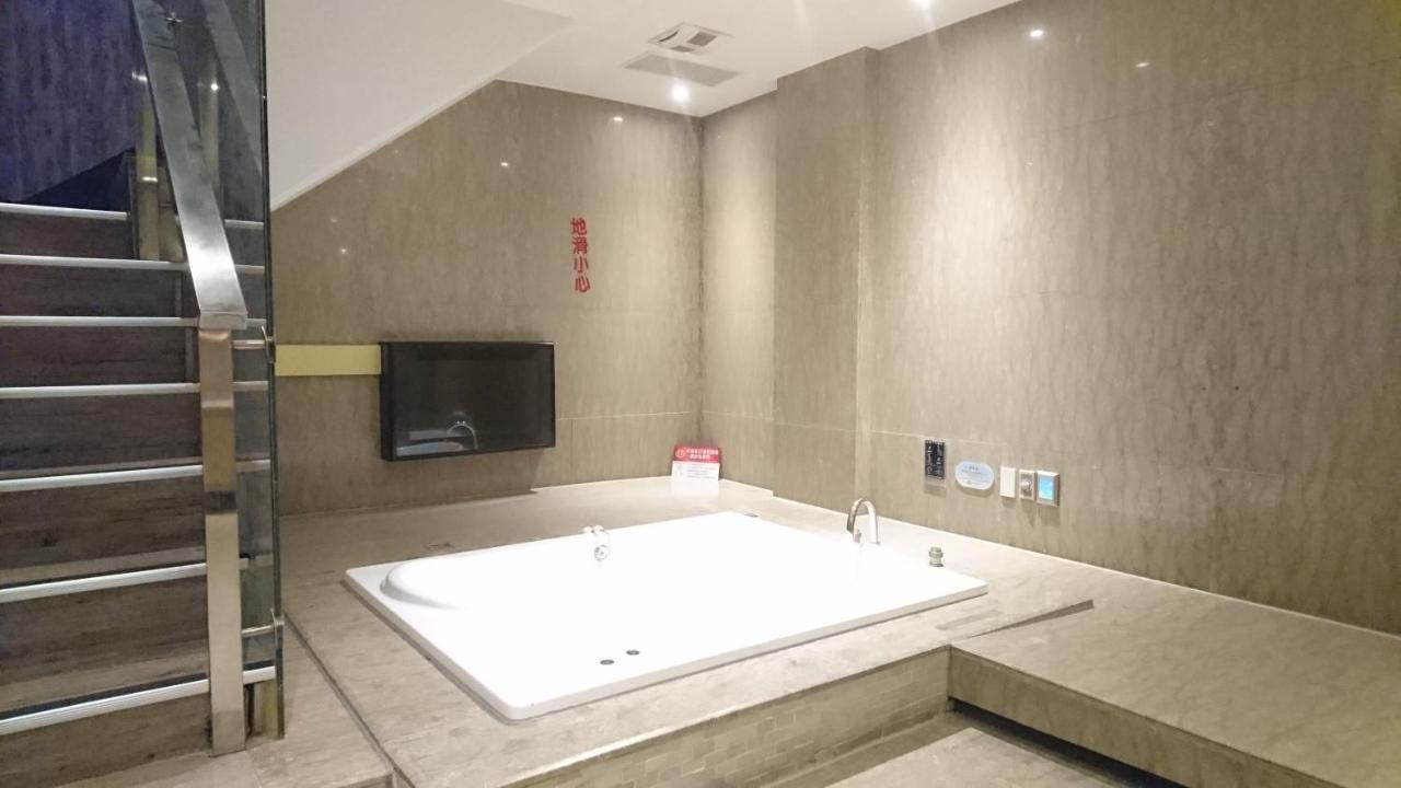 Venice Motel Taichung Exterior photo