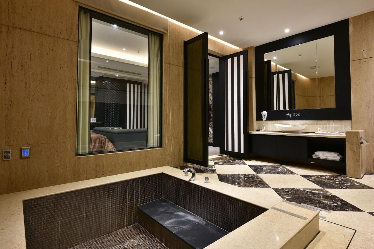 Venice Motel Taichung Exterior photo