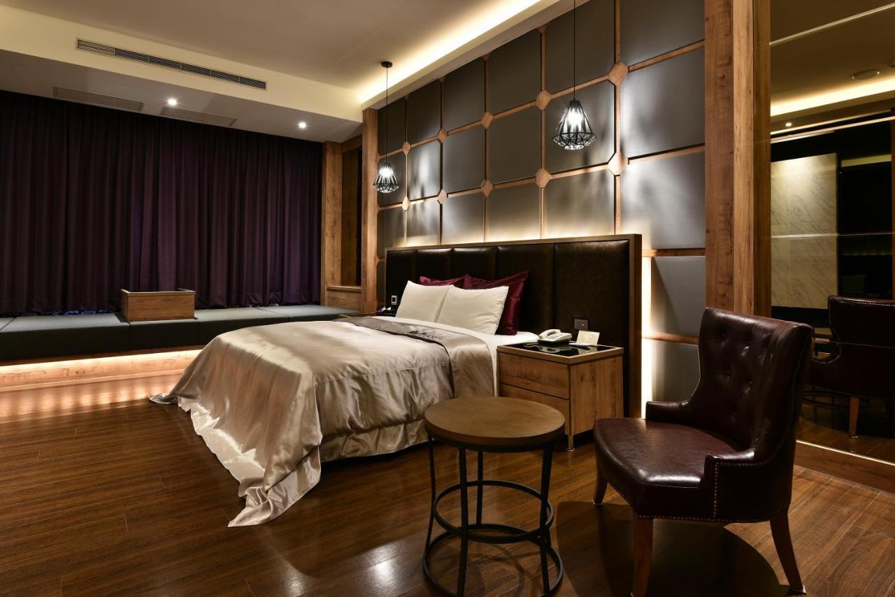 Venice Motel Taichung Exterior photo